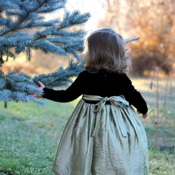 Plum Pudding Elegant Black and Gold Dress, 2T - Picture 1 of 4